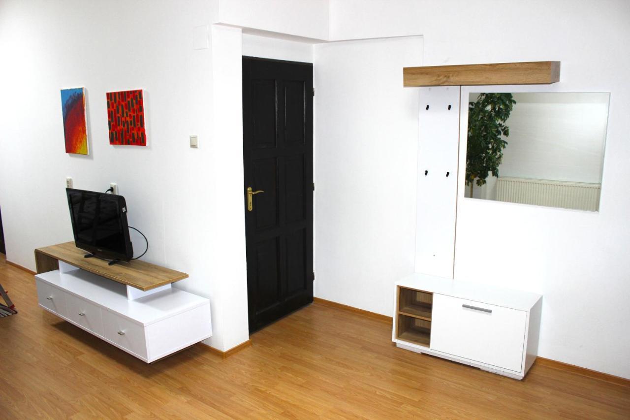 Krasny Priestranny Slnecny Apartman V Centre Mesta Trencin Bagian luar foto