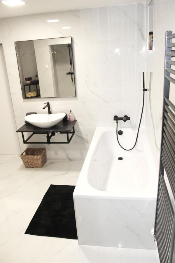 Krasny Priestranny Slnecny Apartman V Centre Mesta Trencin Bagian luar foto
