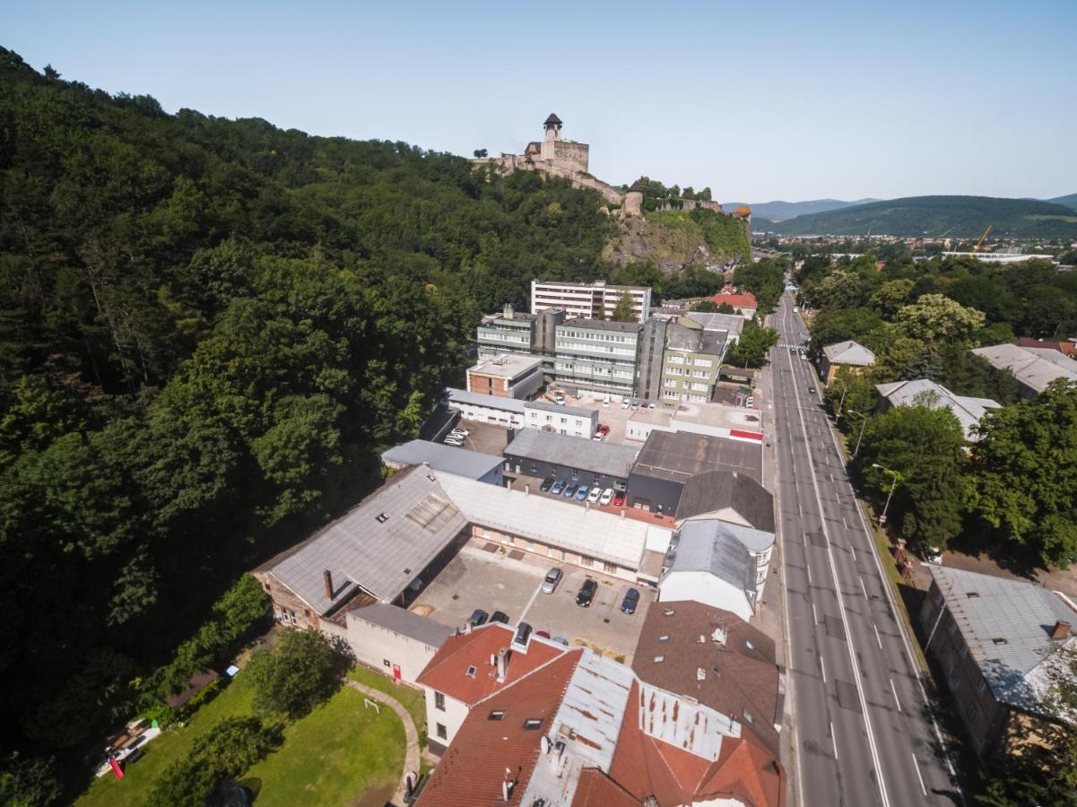 Krasny Priestranny Slnecny Apartman V Centre Mesta Trencin Bagian luar foto