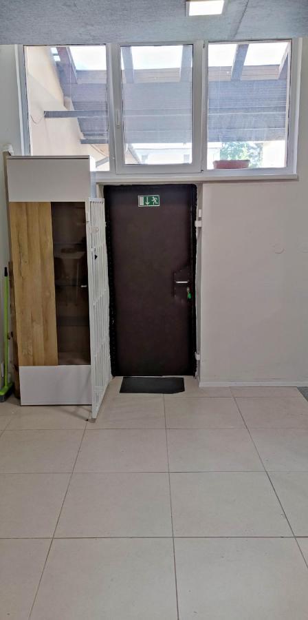 Krasny Priestranny Slnecny Apartman V Centre Mesta Trencin Bagian luar foto